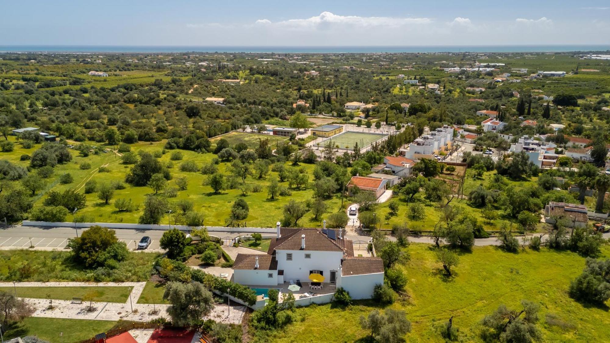 Sunny & Calm 4 Bdr House W/ Pool By Lovelystay Santo Estevao  Zewnętrze zdjęcie