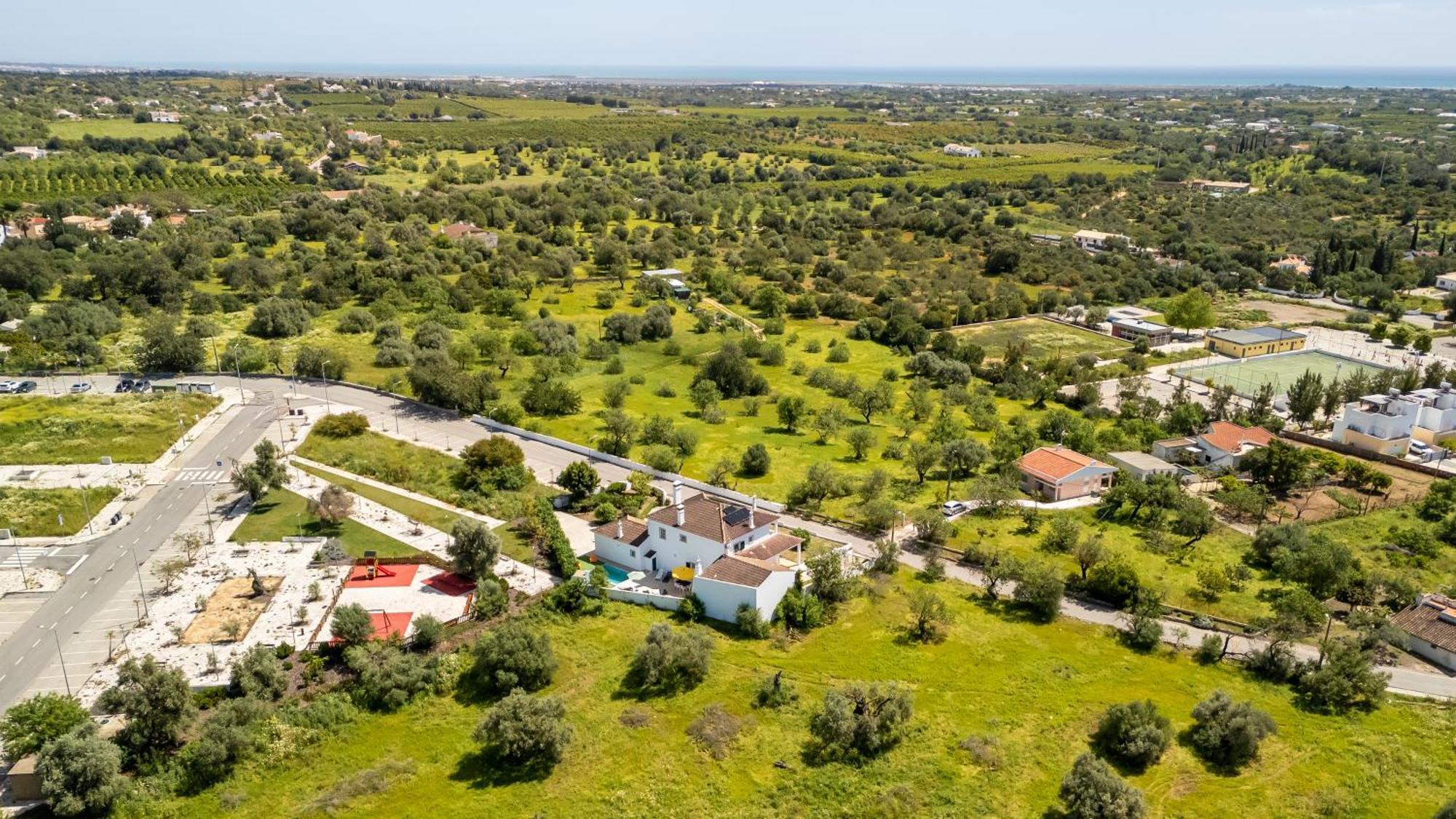 Sunny & Calm 4 Bdr House W/ Pool By Lovelystay Santo Estevao  Zewnętrze zdjęcie