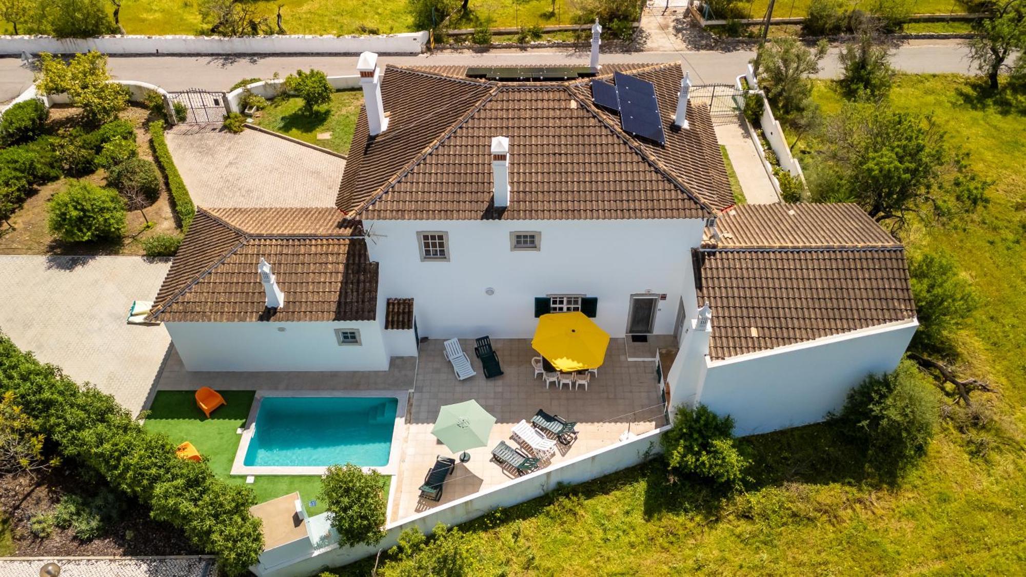 Sunny & Calm 4 Bdr House W/ Pool By Lovelystay Santo Estevao  Zewnętrze zdjęcie